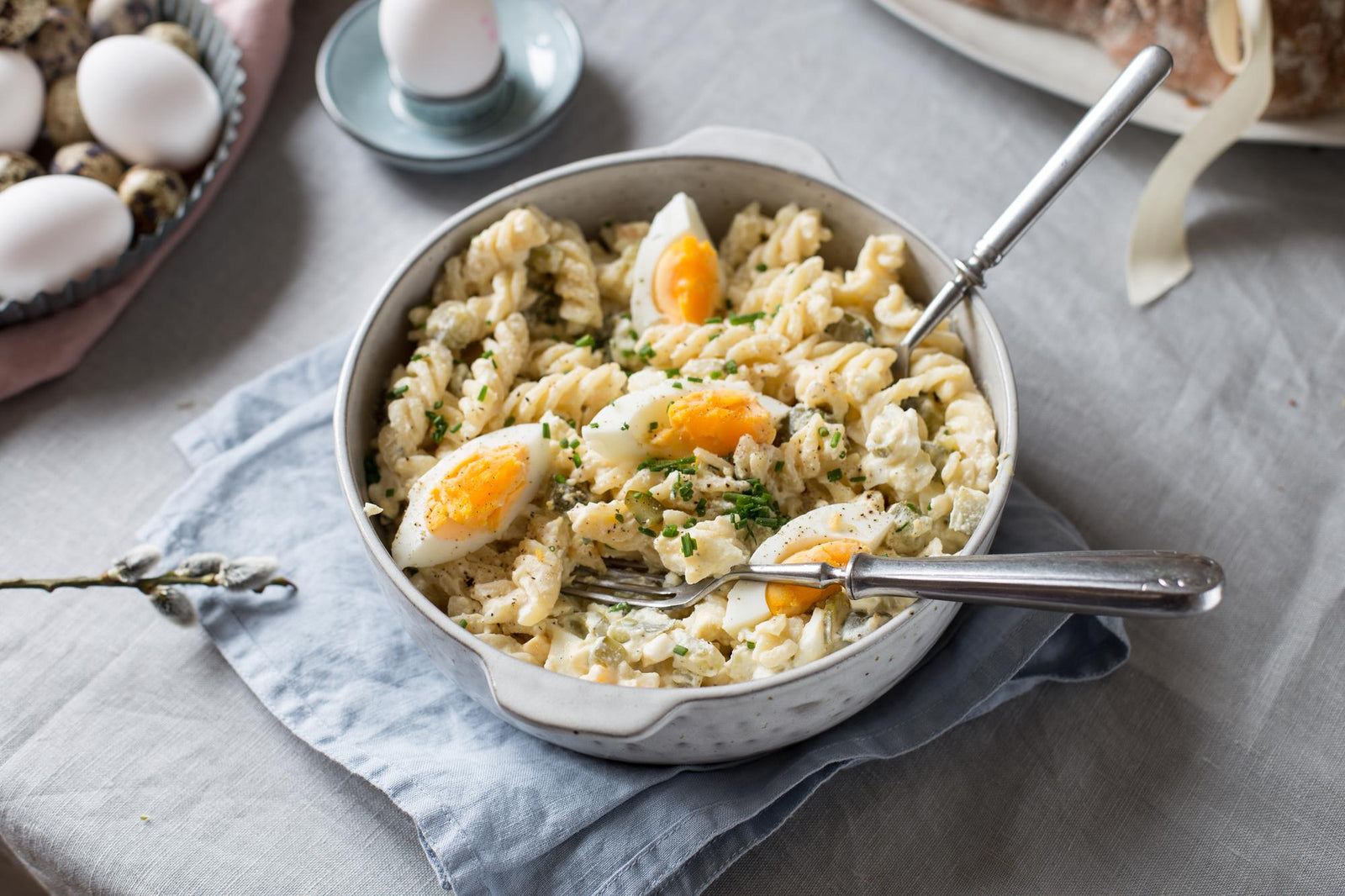 Insalata di pasta con uova