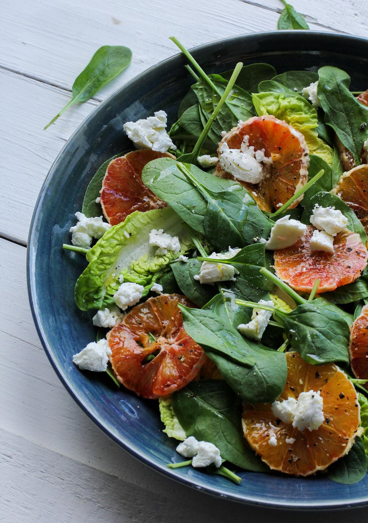 Insalata di frutta con formaggio di capra