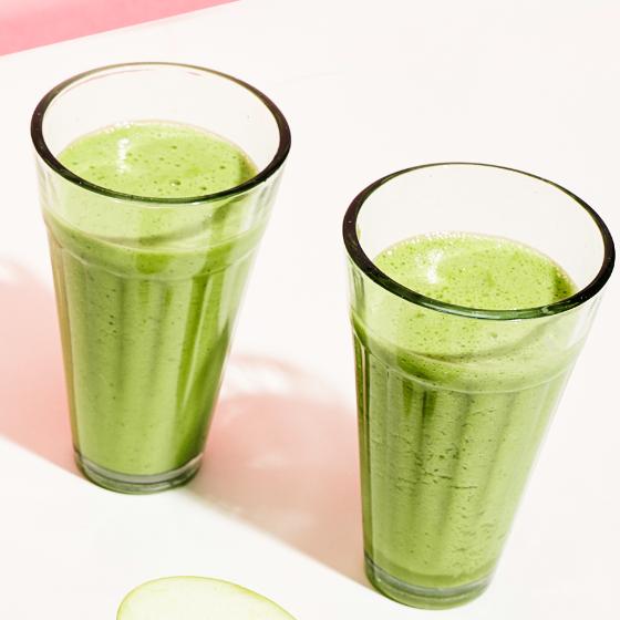 Smoothie di cetriolo con yogurt, aneto e menta