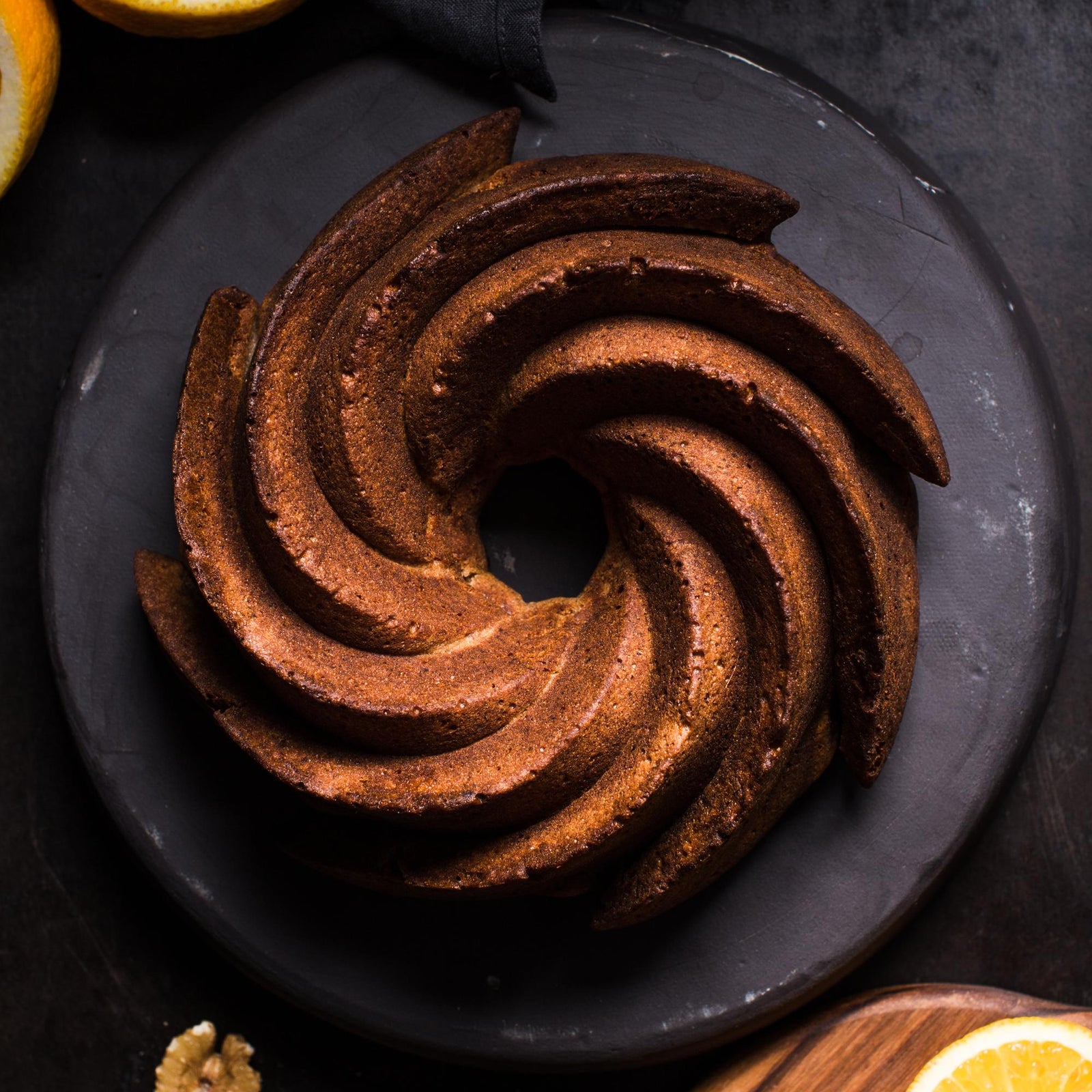 Ciambella all'arancia con noci