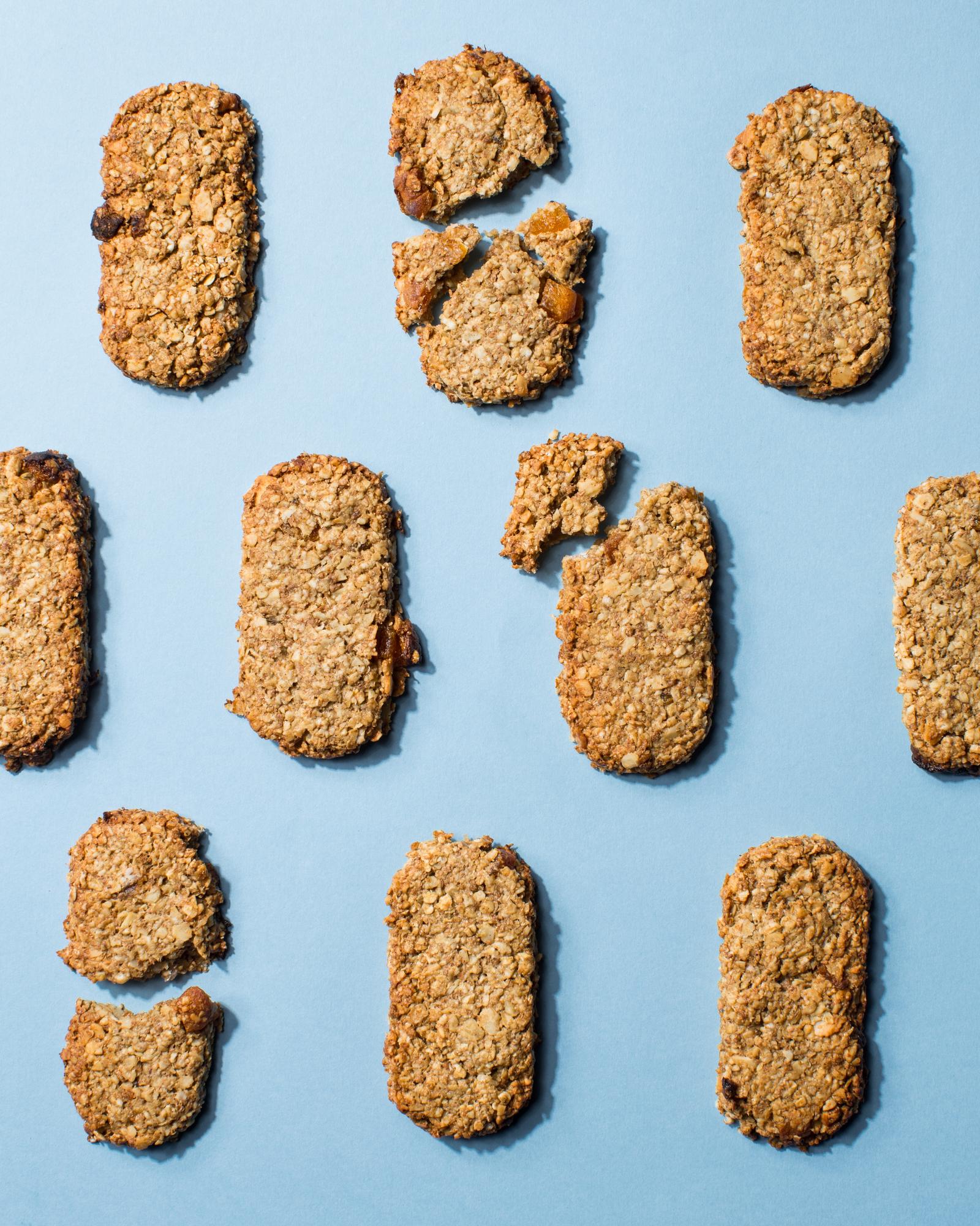 Biscotti d'avena con cannella e albicocche essiccate