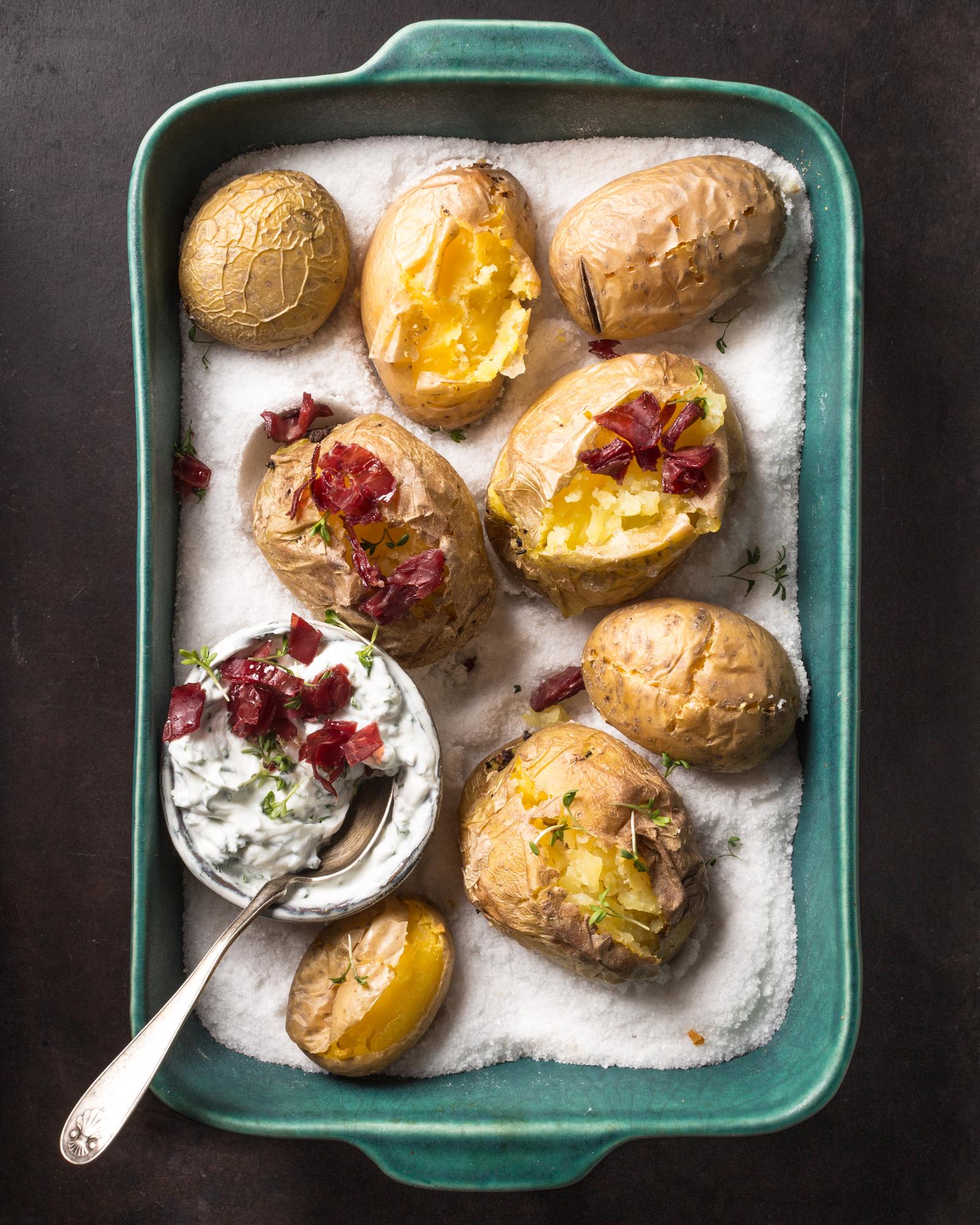 Patate al forno nel sale con ricotta