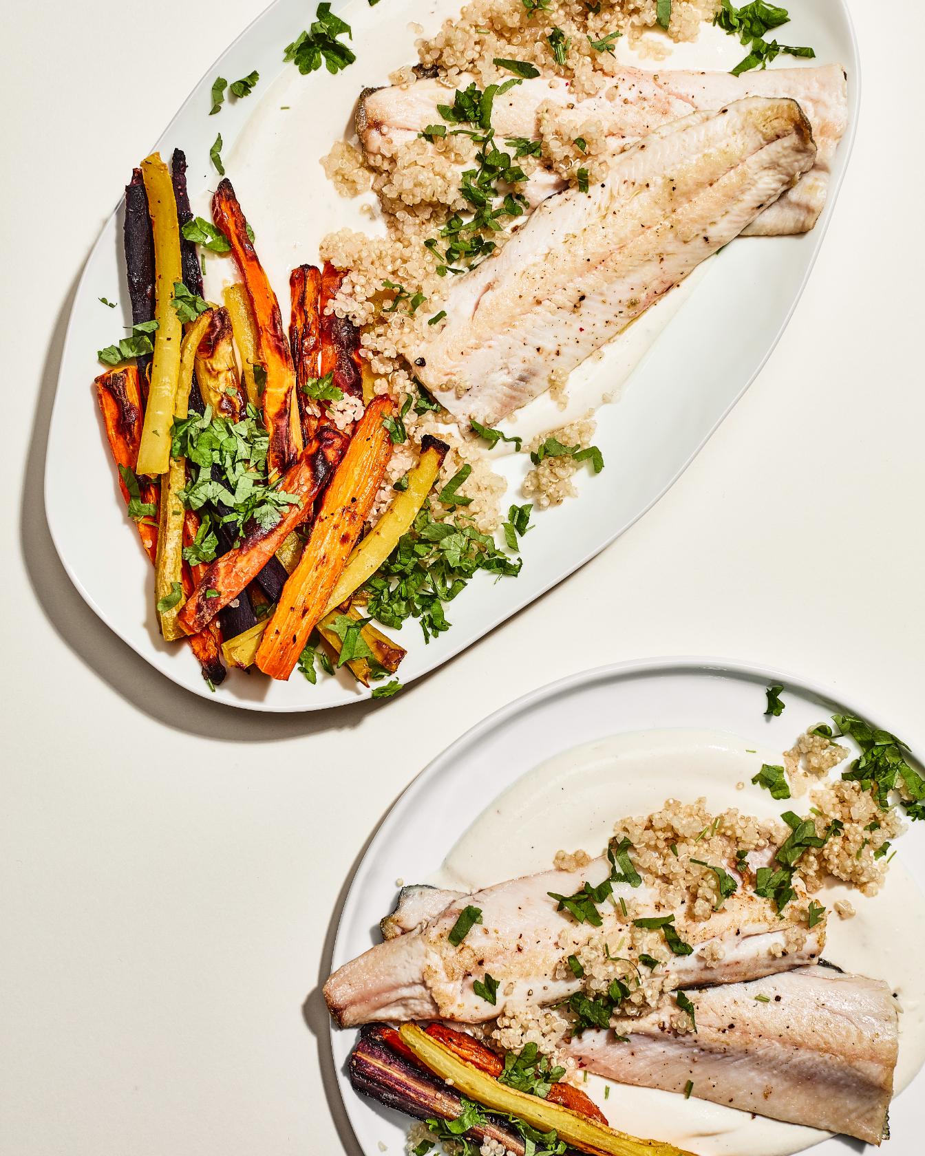 Trota con carote al forno e condimento al tahini