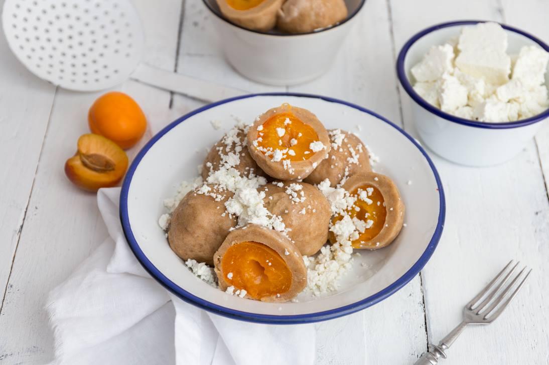 Canederli di ricotta con albicocche