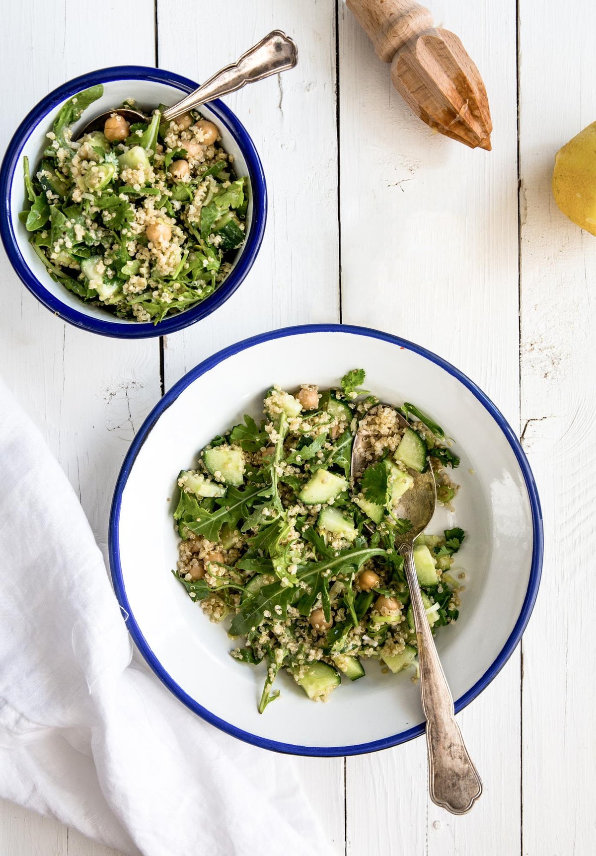 Insalata di quinoa con dressing al tahini