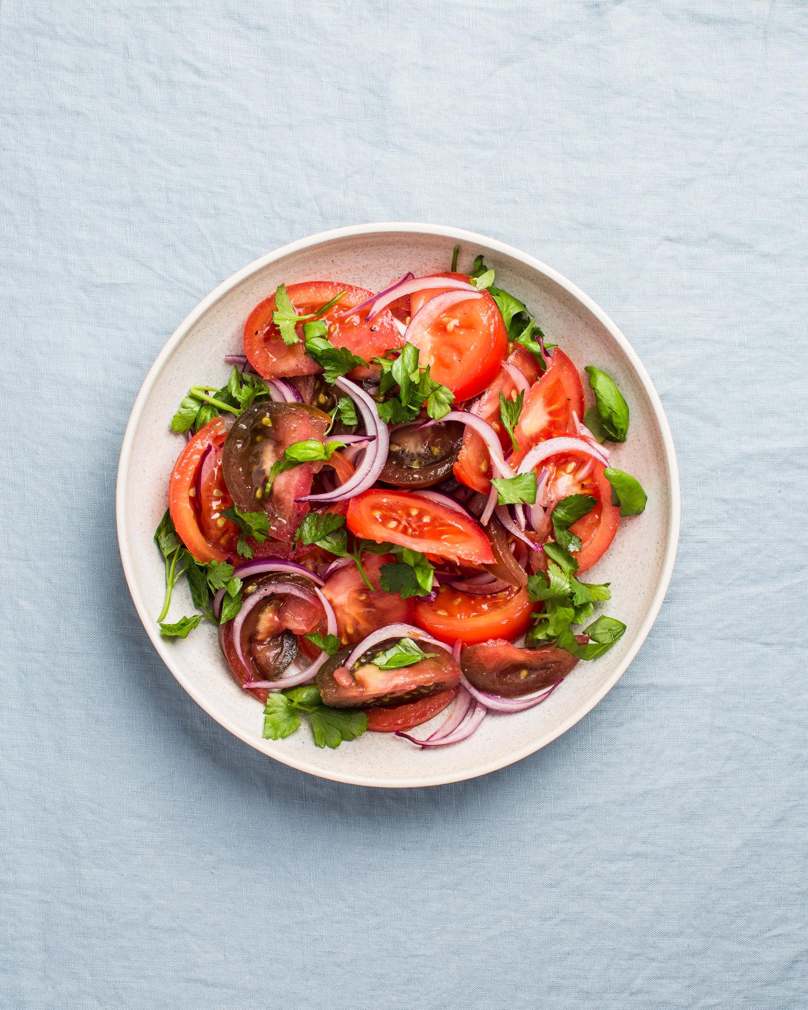 Insalata di pomodori con cipolla