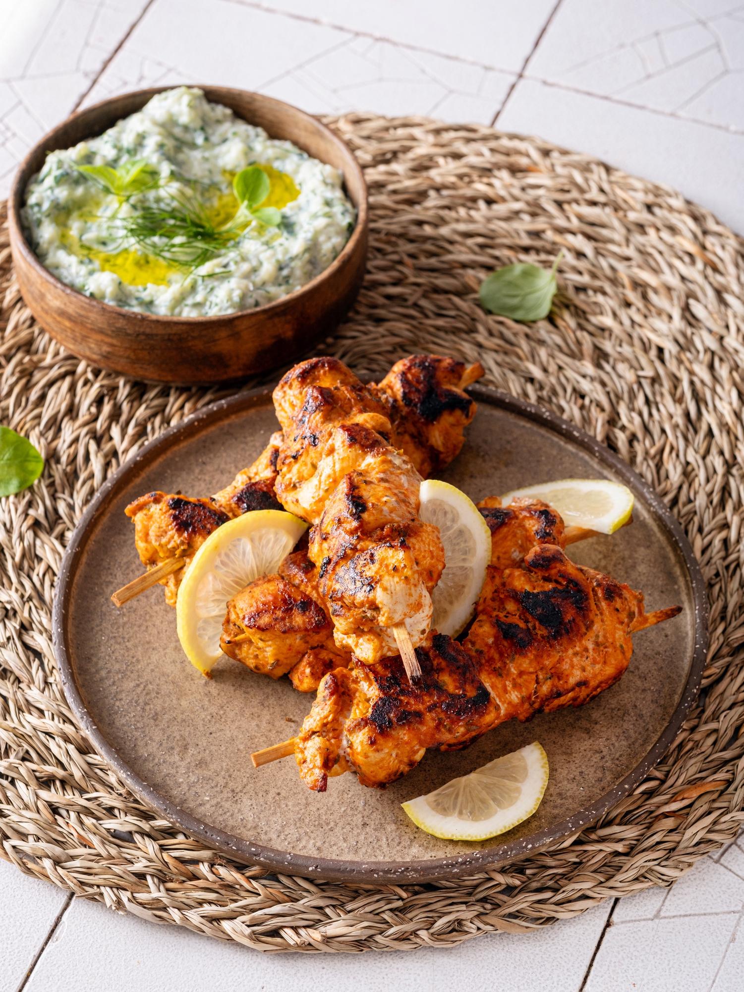 Souvlaki di pollo greco con tzatziki
