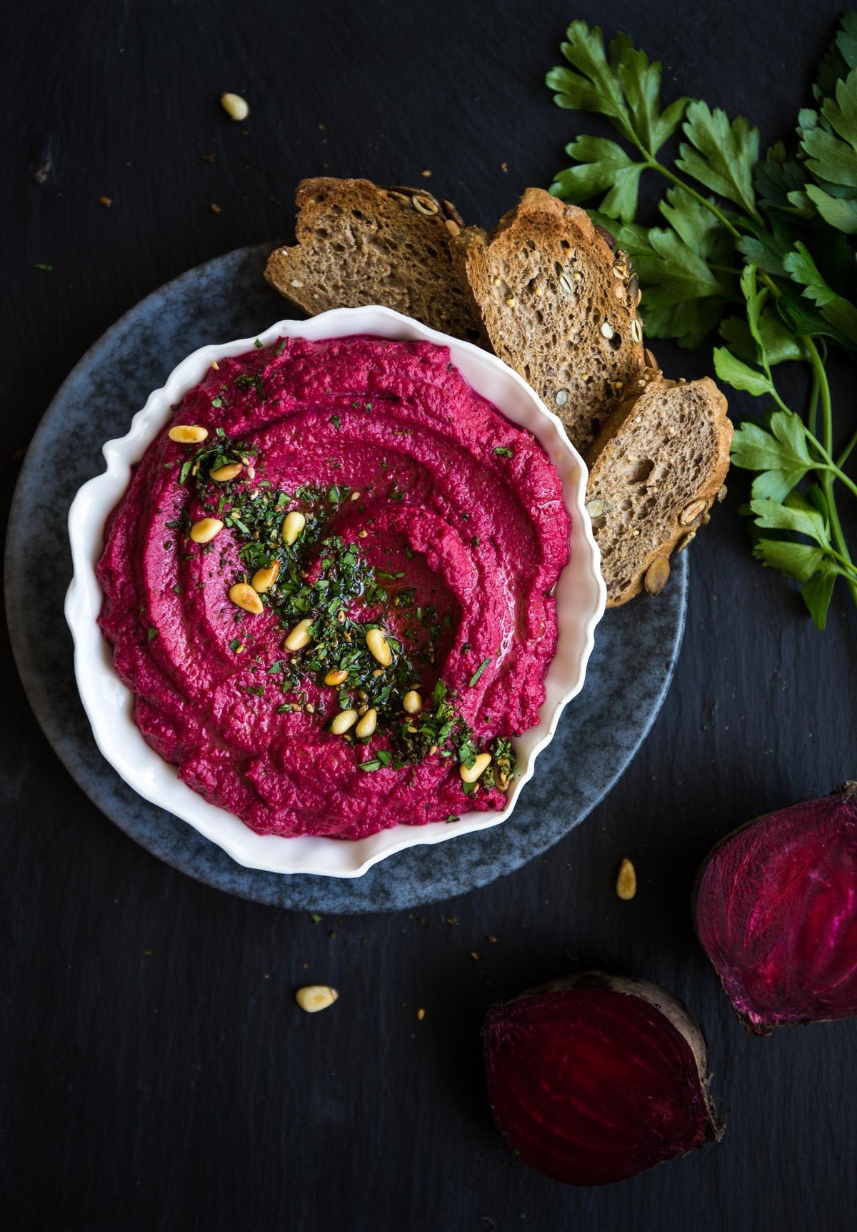 Hummus con barbabietola rossa
