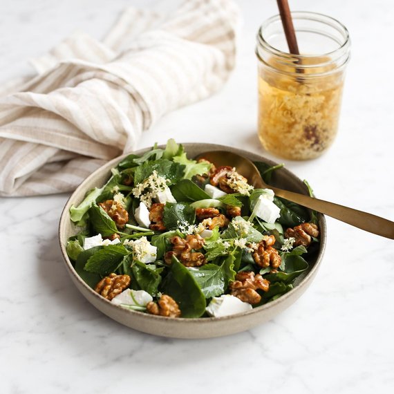 Insalata con aceto di sambuco e formaggio di capra