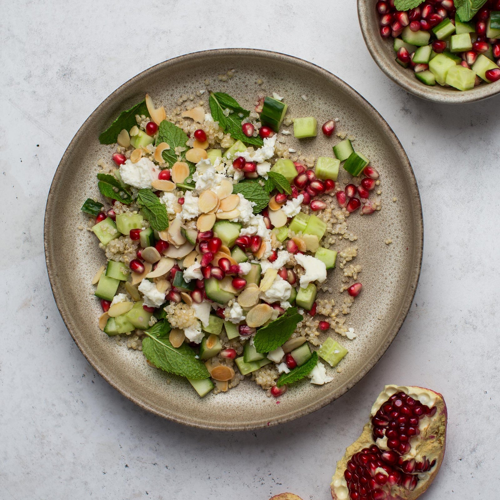 Insalata con quinoa, feta e melograno