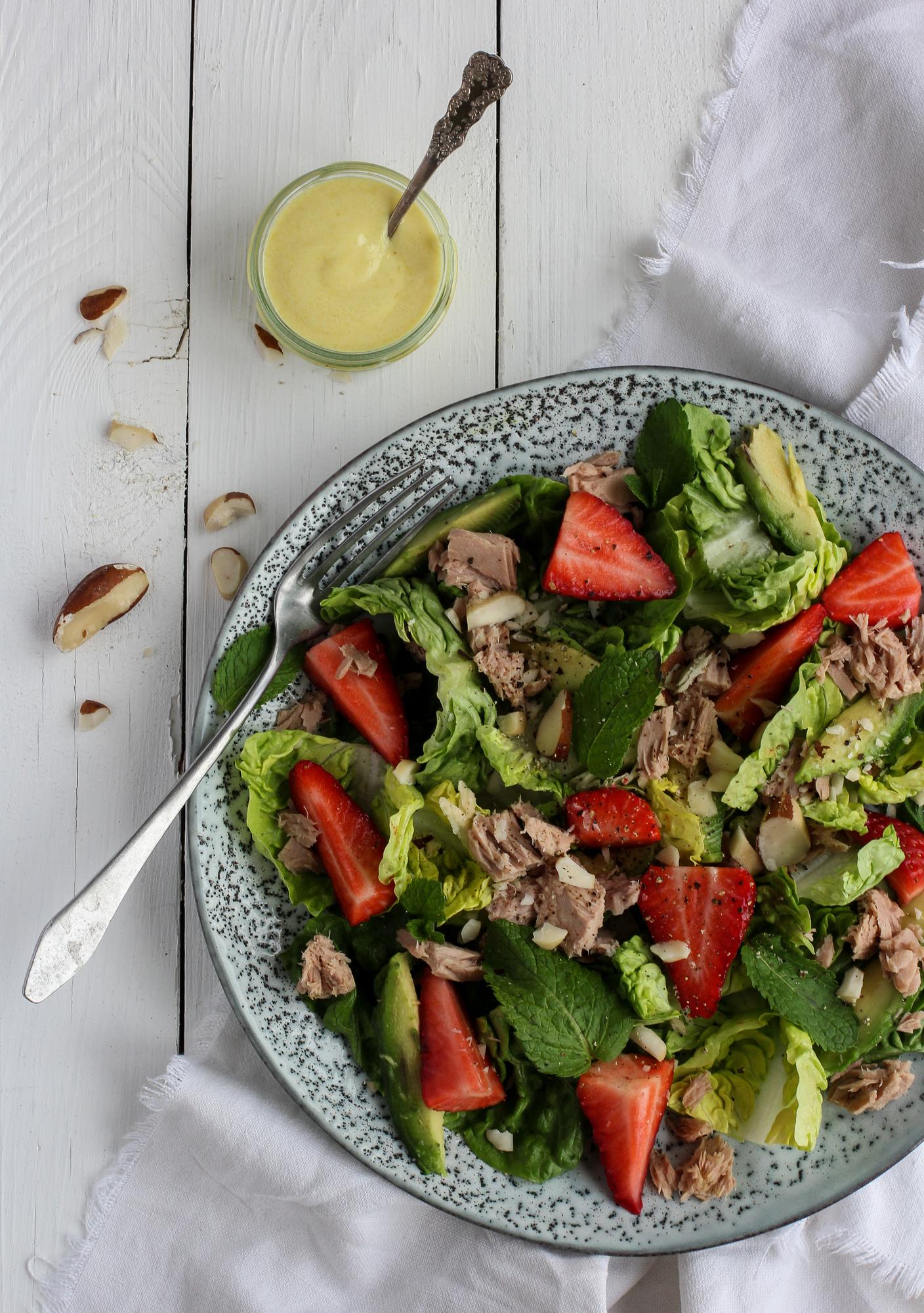 Insalata con tonno e fragole