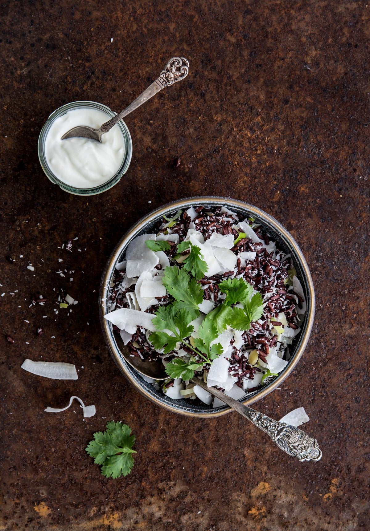 Insalata con riso selvatico e cocco