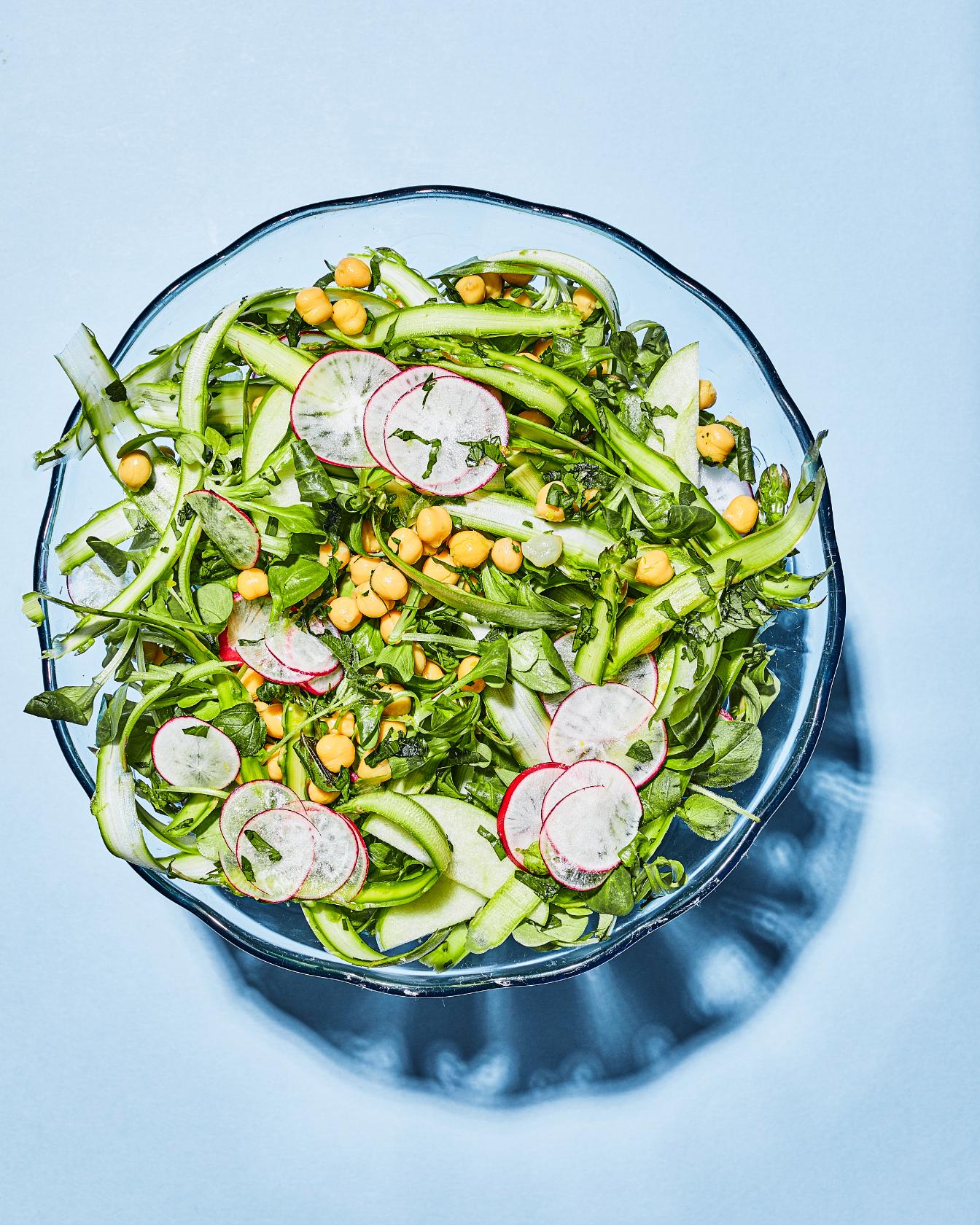 Insalata con asparagi e mela verde