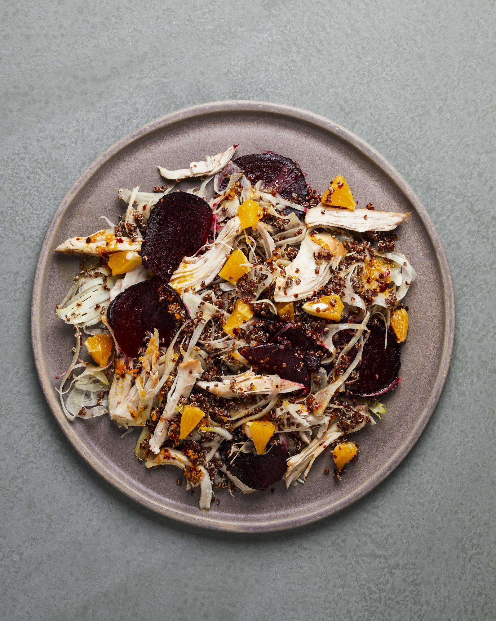 Insalata con tacchino sfilacciato, finocchio e scorza d'arancia
