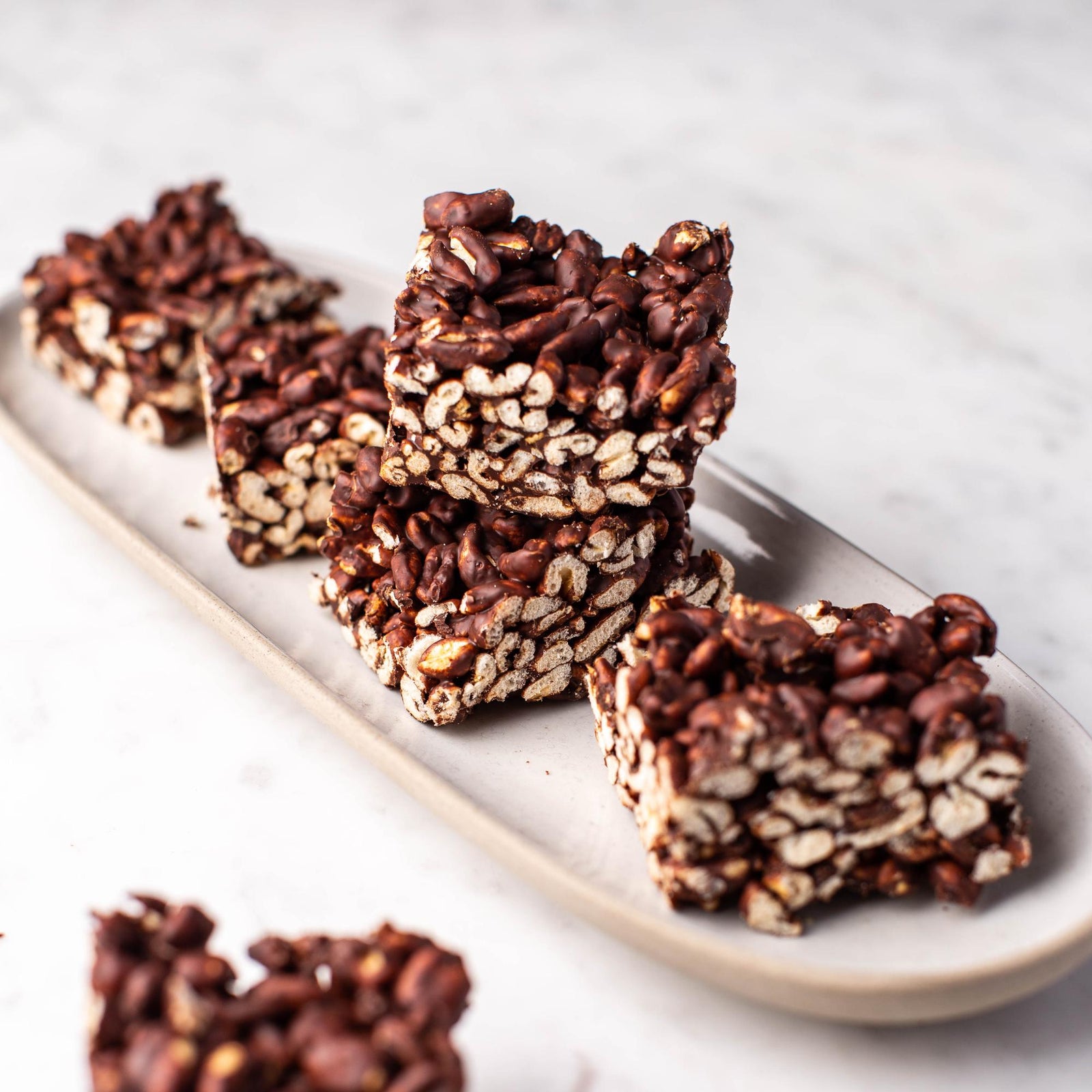 Cubetti di cioccolato con popcorn di grano saraceno