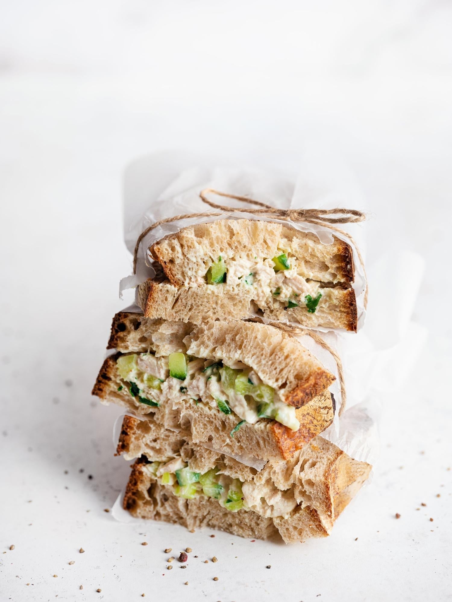 Sandwich con insalata di pollo