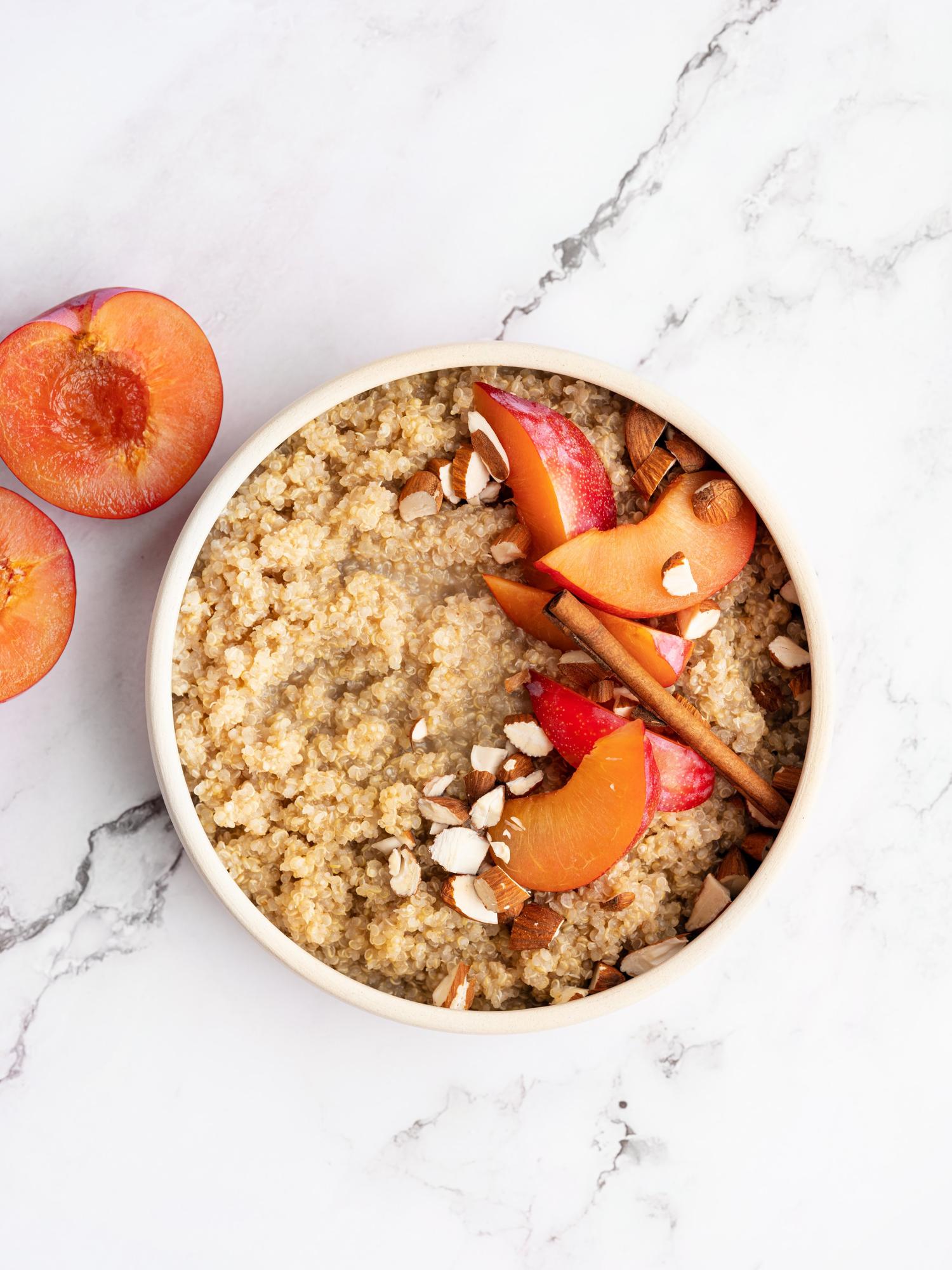 Porridge dolce di quinoa alla cannella
