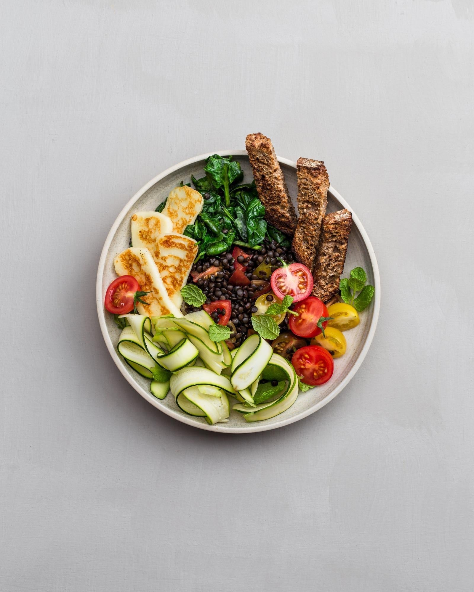 Ciotola salata con halloumi