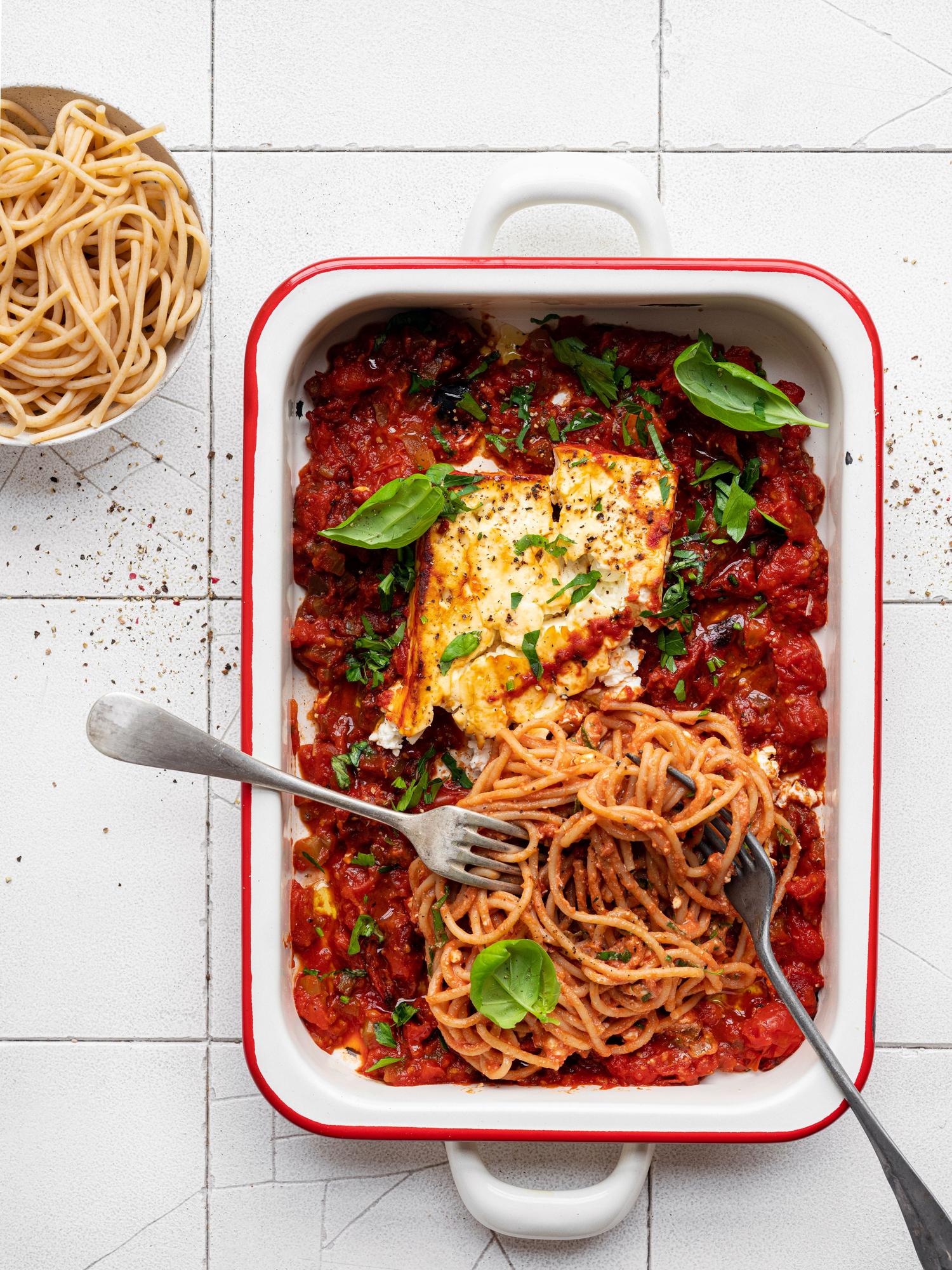 Spaghetti con salsa di feta