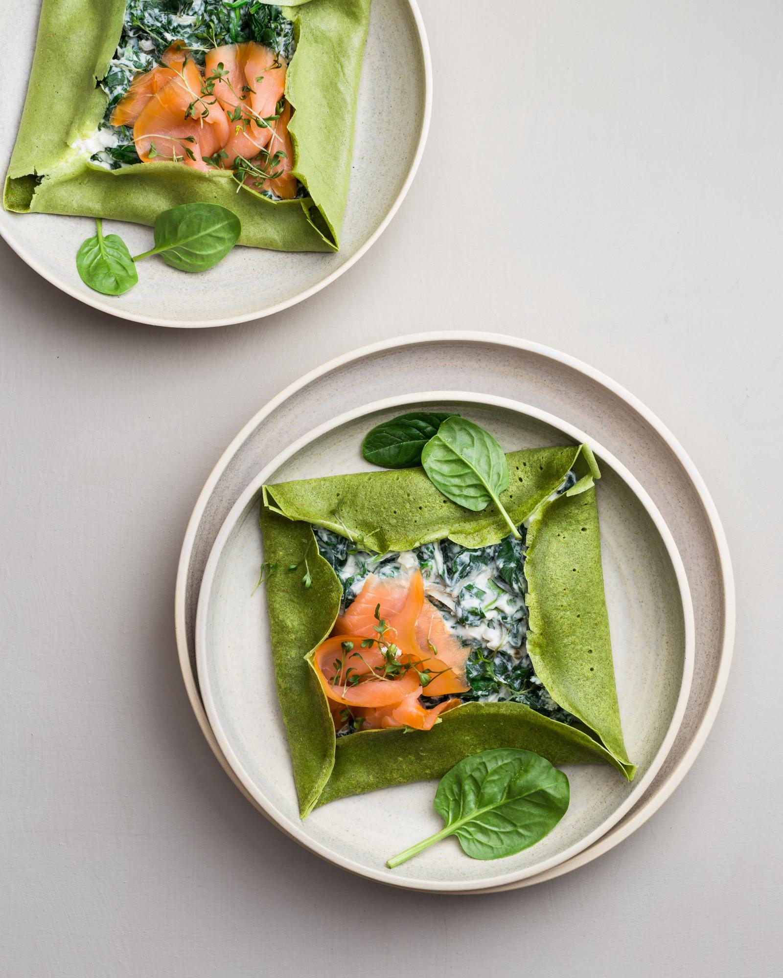 Crepe agli spinaci con ricotta e salmone