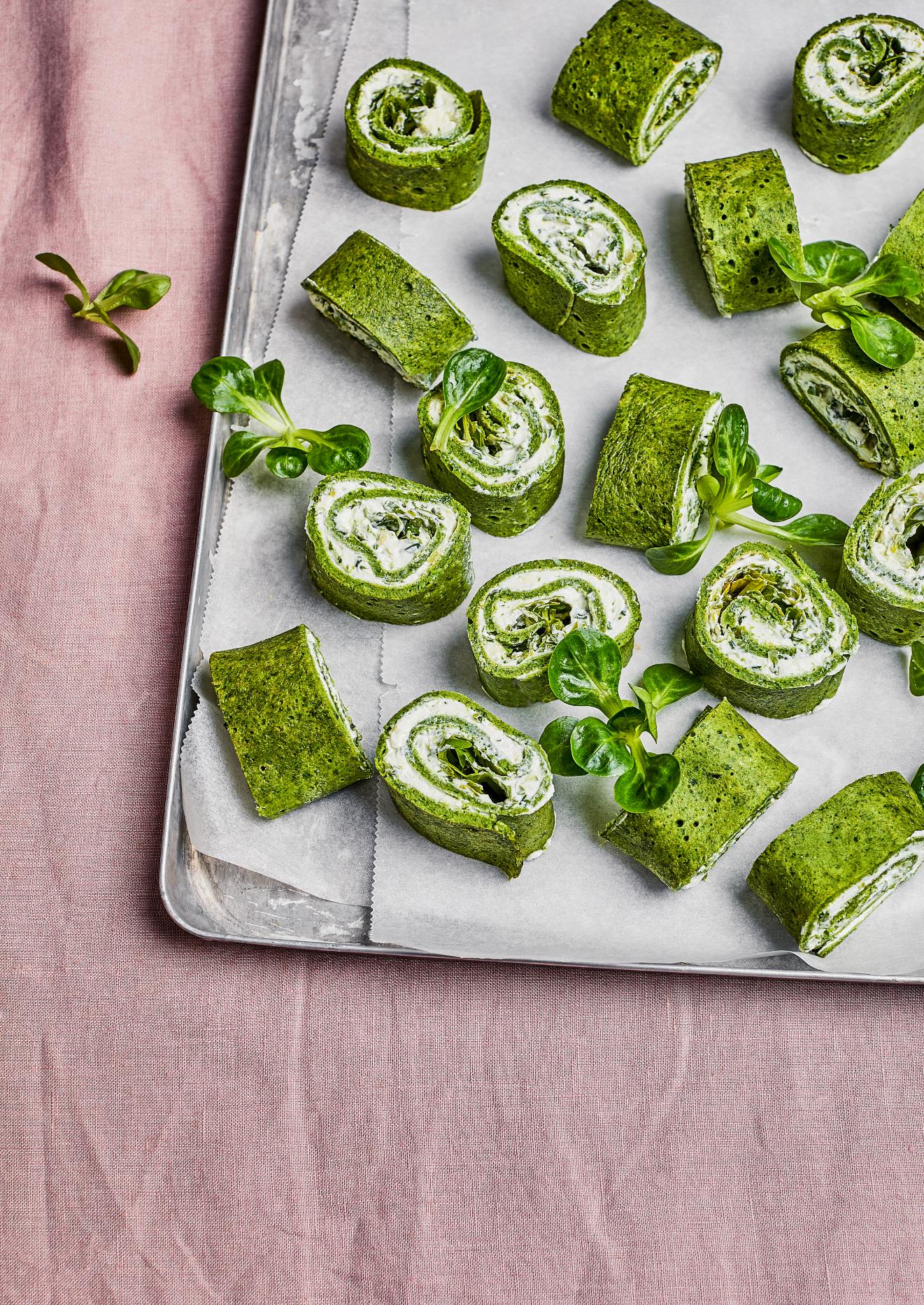Crepes agli spinaci con ricotta, feta e rucola