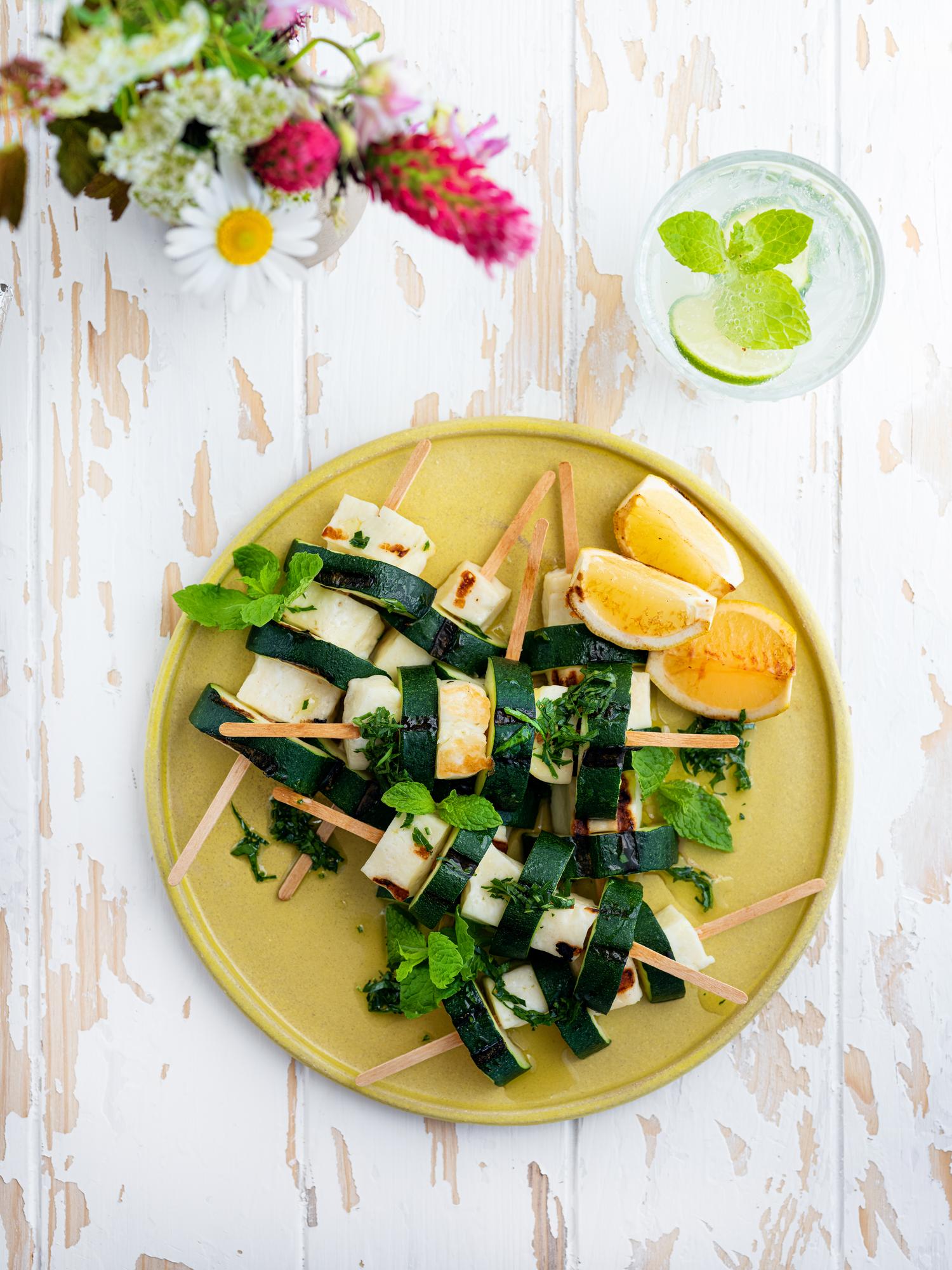 Spiedini di zucchine e formaggio halloumi