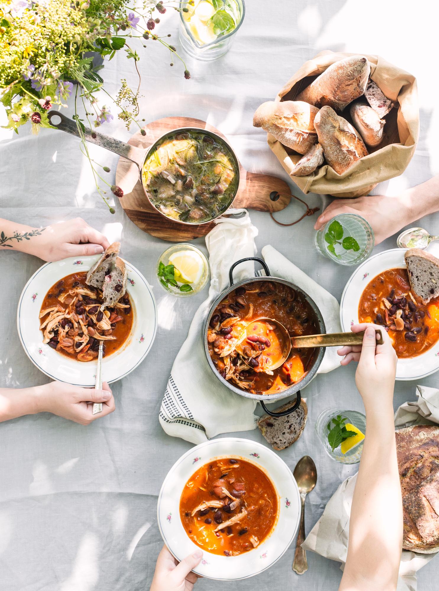Zuppa con pollo sfilacciato