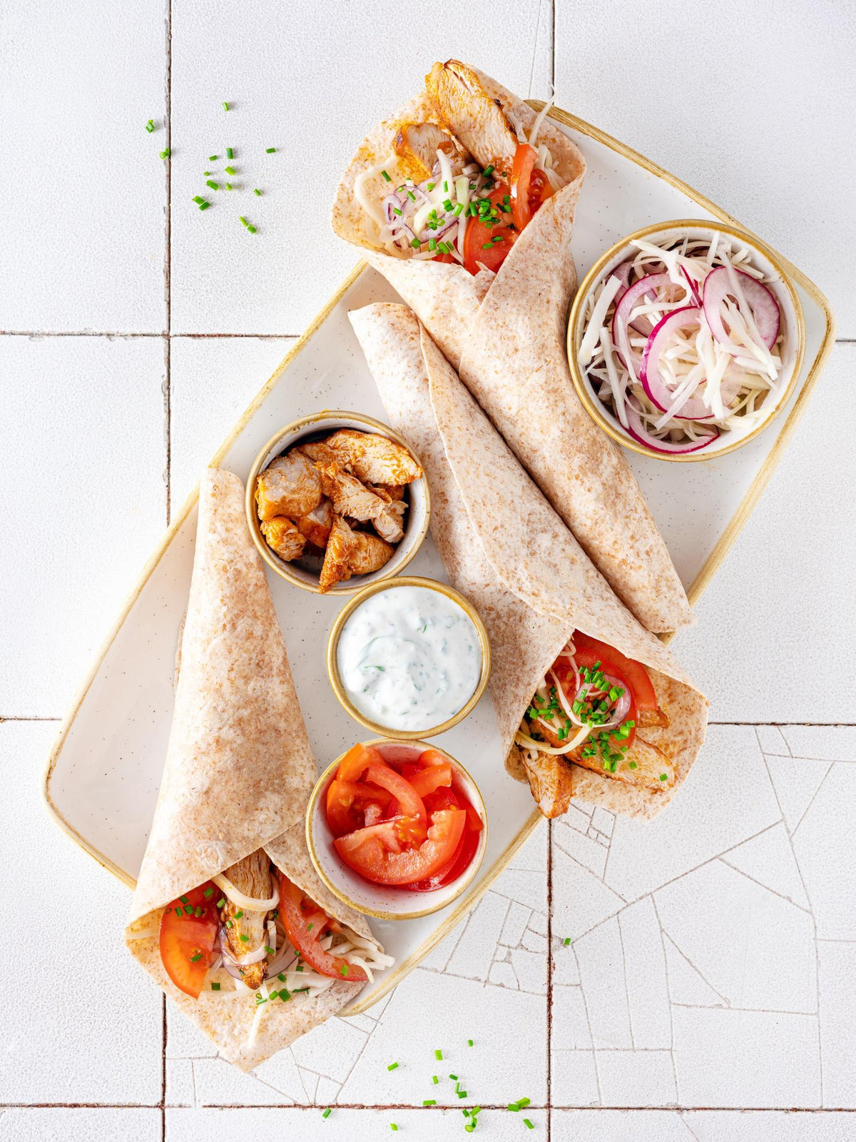 Tortilla con dressing alle erbe e pollo