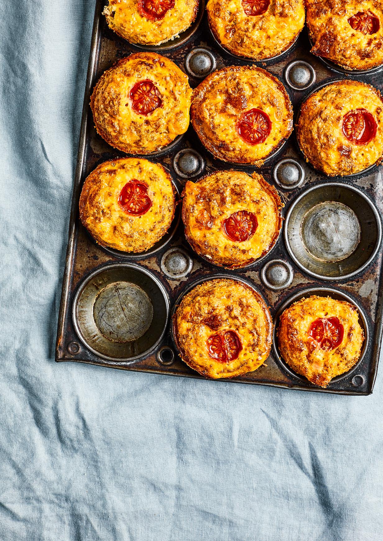 Muffin di uova con prosciutto e mozzarella