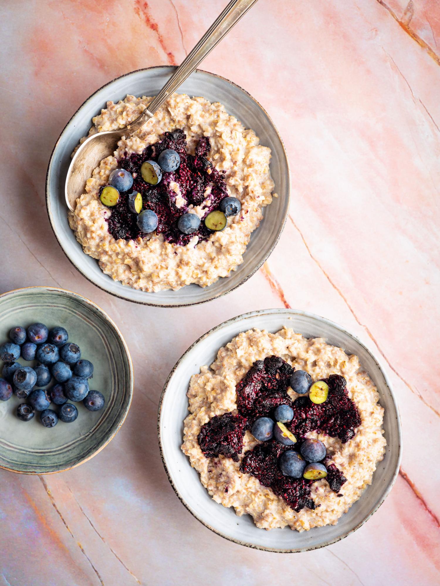 Porridge di avena alla vaniglia con mirtilli al forno