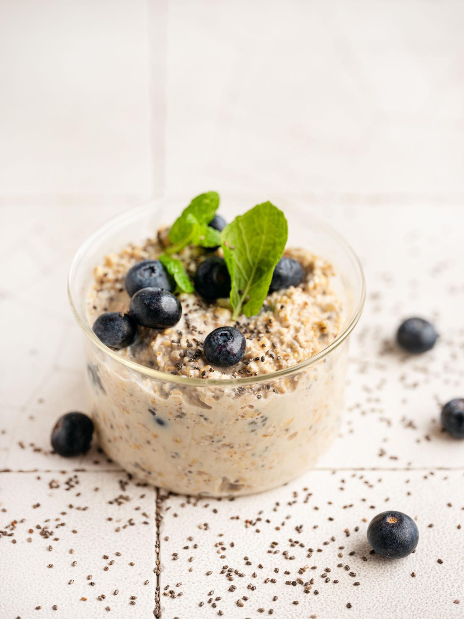 Fiocchi d'avena con mirtilli e ricotta (overnight)