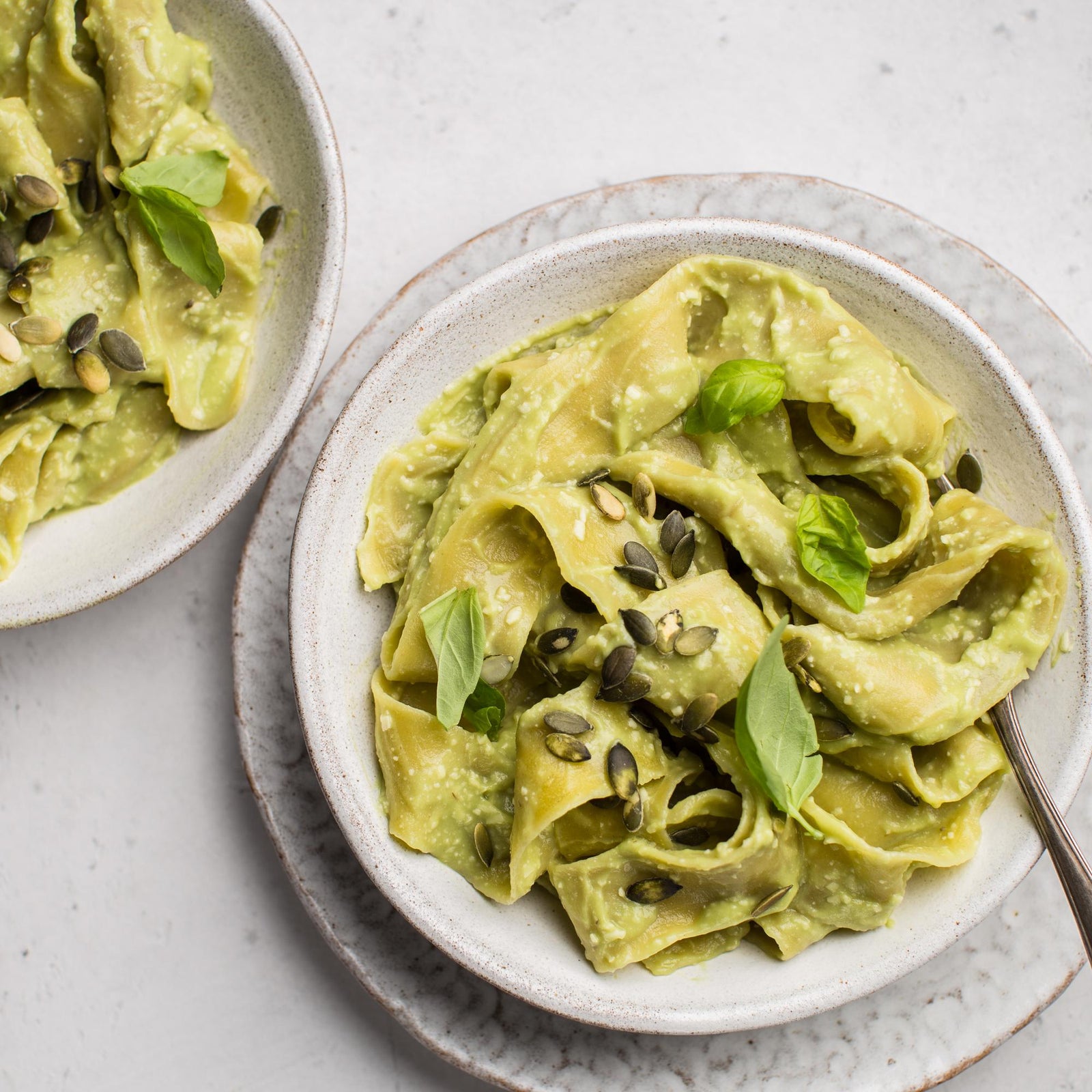 Pasta integrale con salsa all'avocado