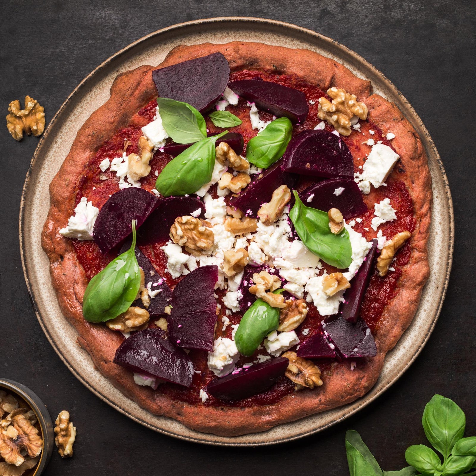 Pizza integrale con barbabietola rossa