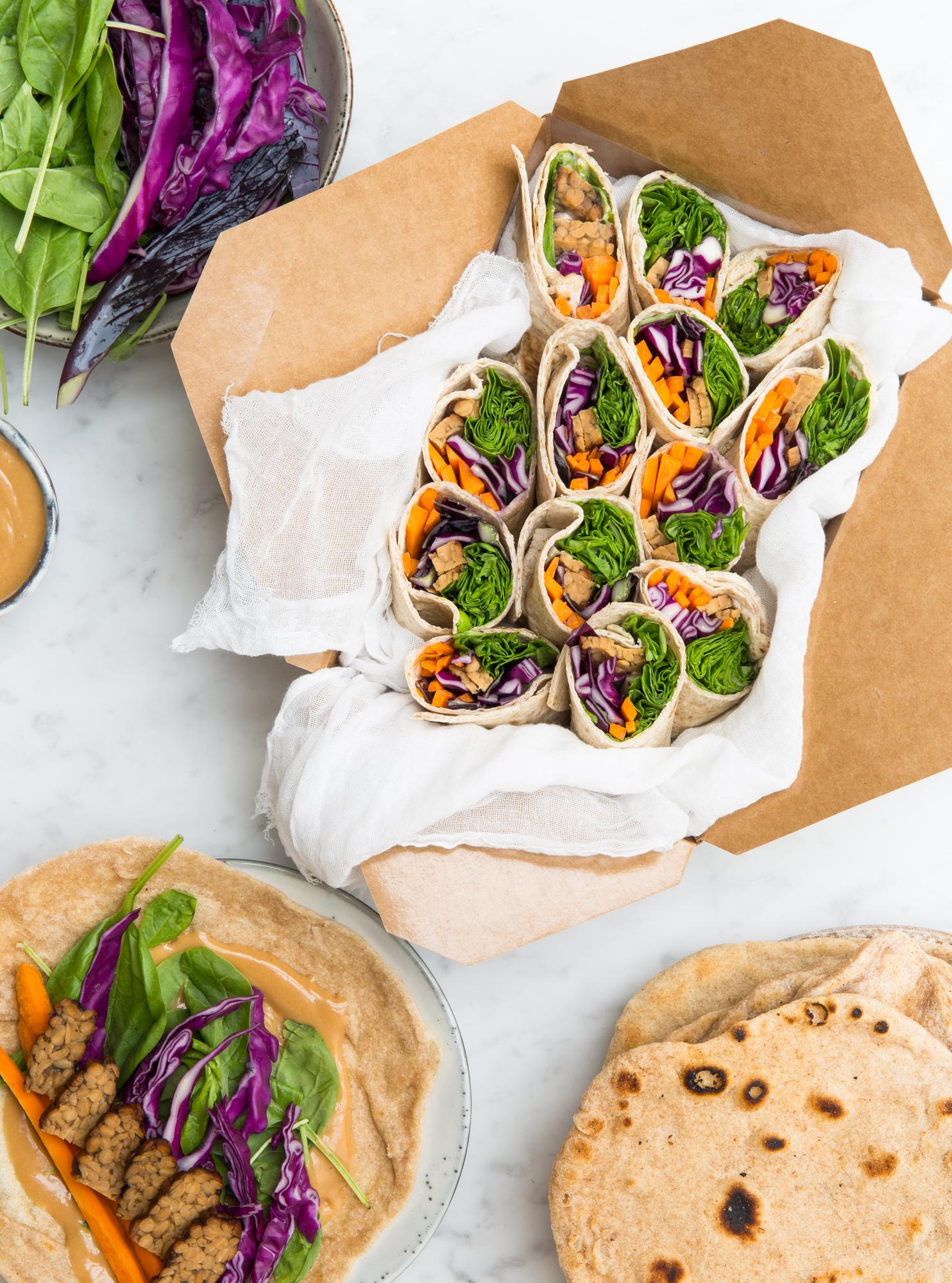 Wrap con tempeh e salsa di arachidi