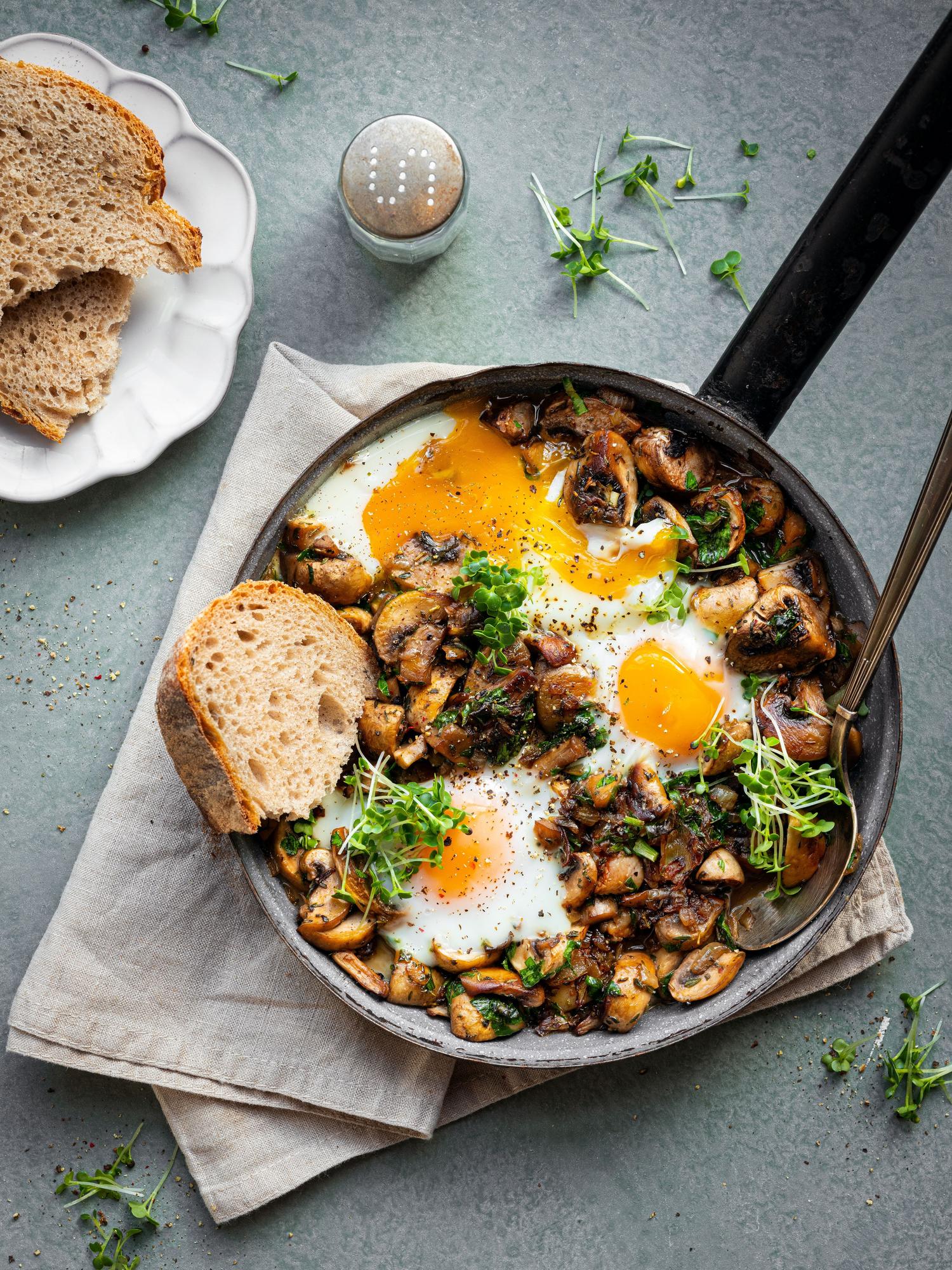 Champignon con uova e parmigiano