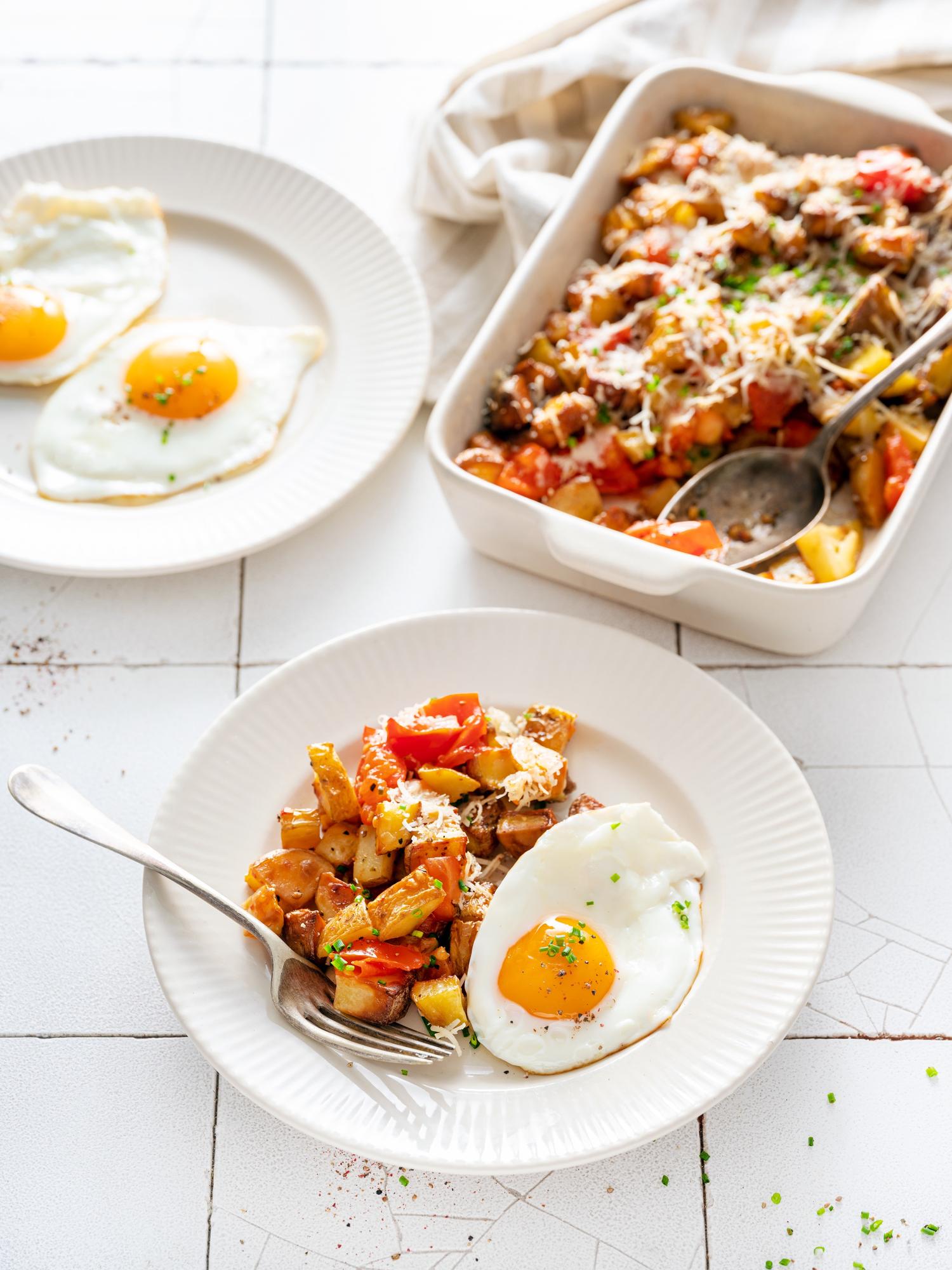Patate gratinate con formaggio e pomodori