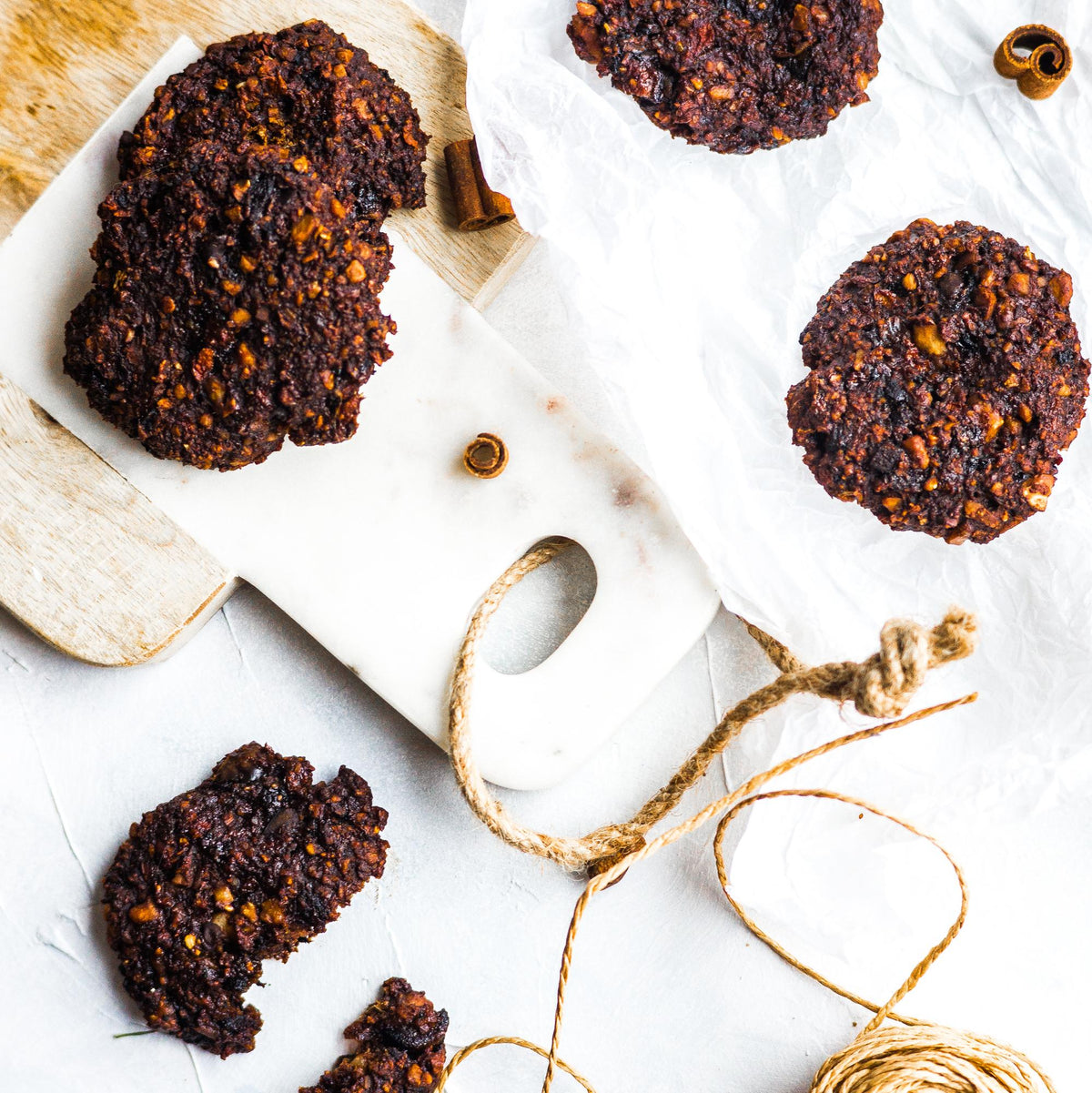 Biscotti alla cannella con mela grattugiata