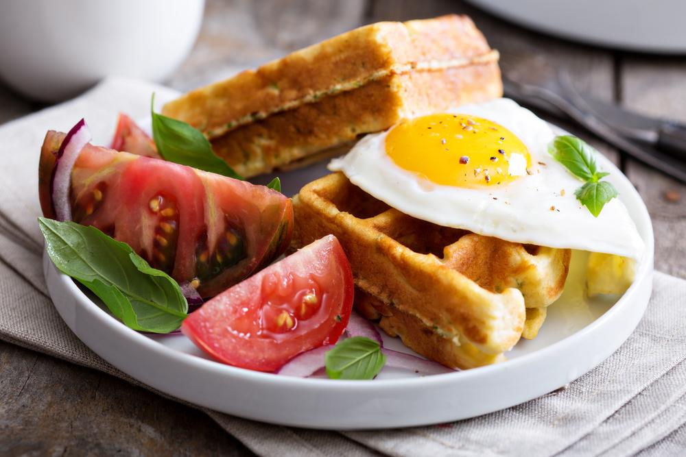 Waffle di zucchine con parmigiano