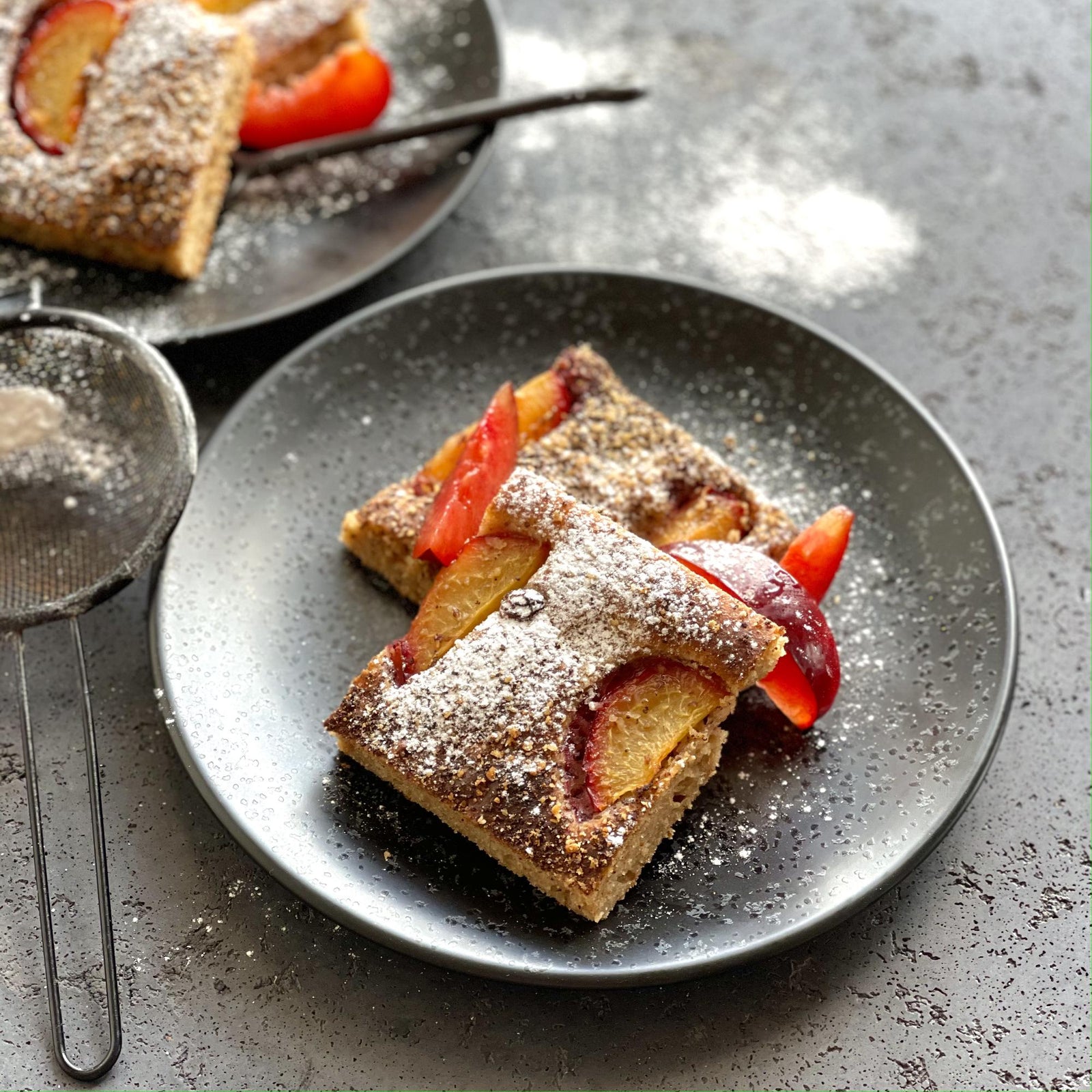 Torta di susine con semi di papavero